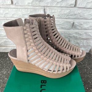 NEW Chocolat Blu Wedge Platform Sandals Sz 7.5